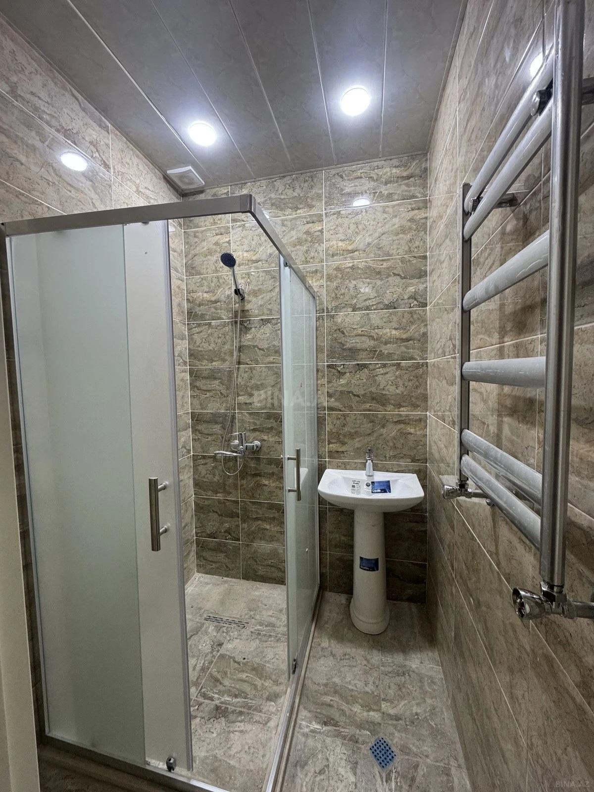 Kirayə verilir 2 otaqlı mənzil 80 m²