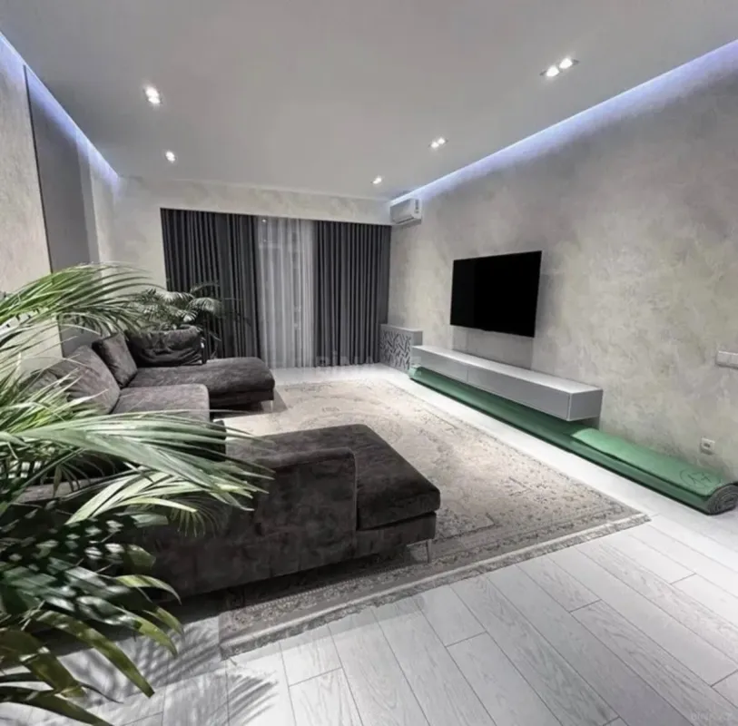 Kirayə verilir 3 otaqlı mənzil 114 m²