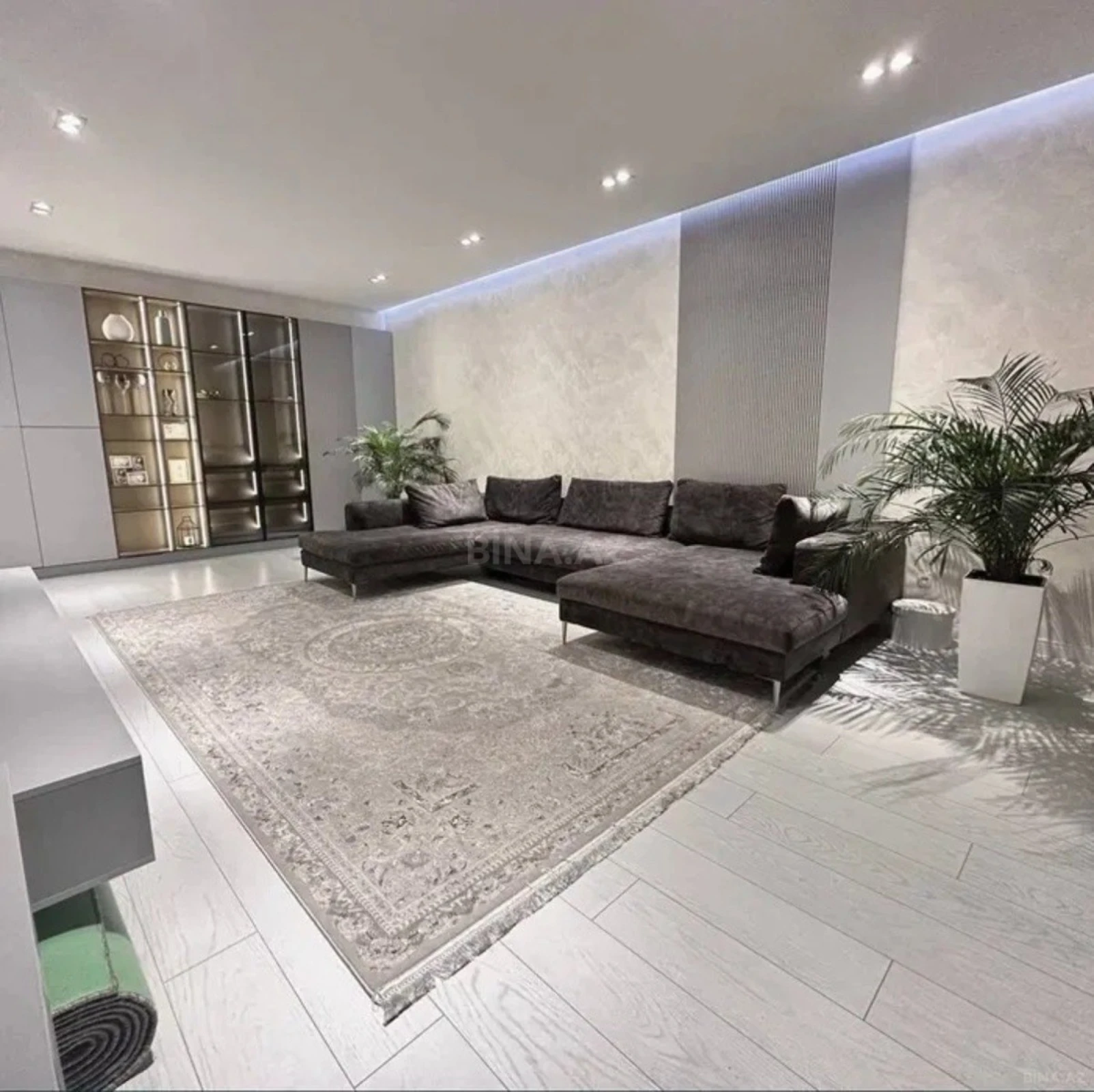 Kirayə verilir 3 otaqlı mənzil 114 m²