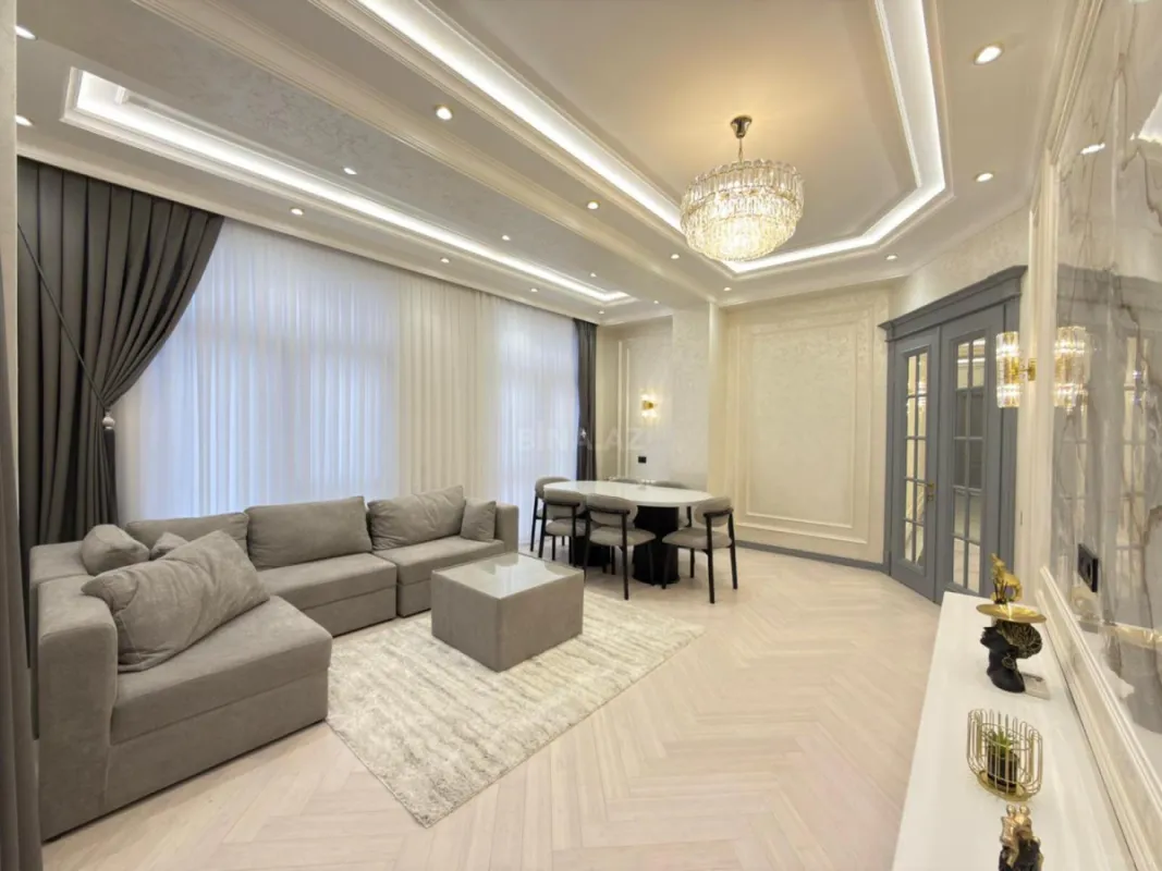 Satılır 5 otaqlı mənzil 185 m²