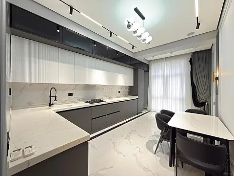 Satılır 5 otaqlı mənzil 185 m²