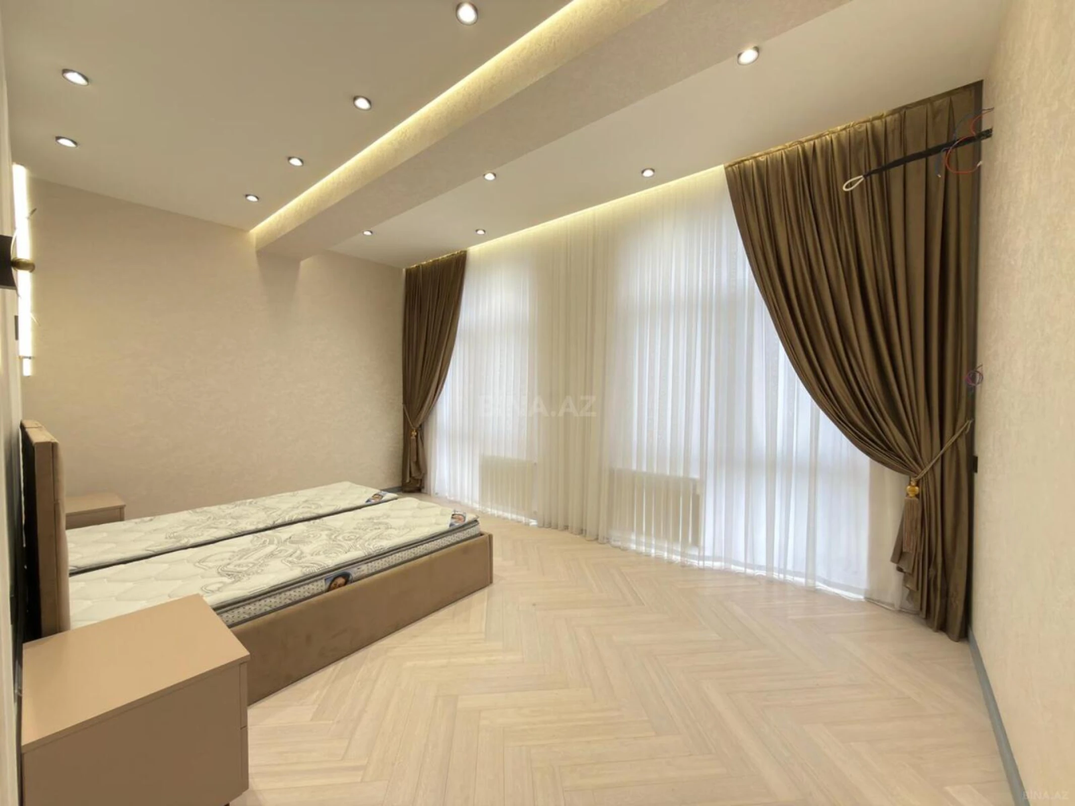 Satılır 5 otaqlı mənzil 185 m²