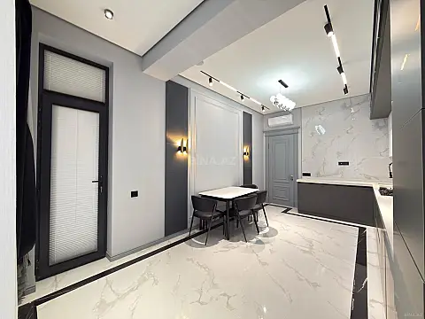 Satılır 5 otaqlı mənzil 185 m²