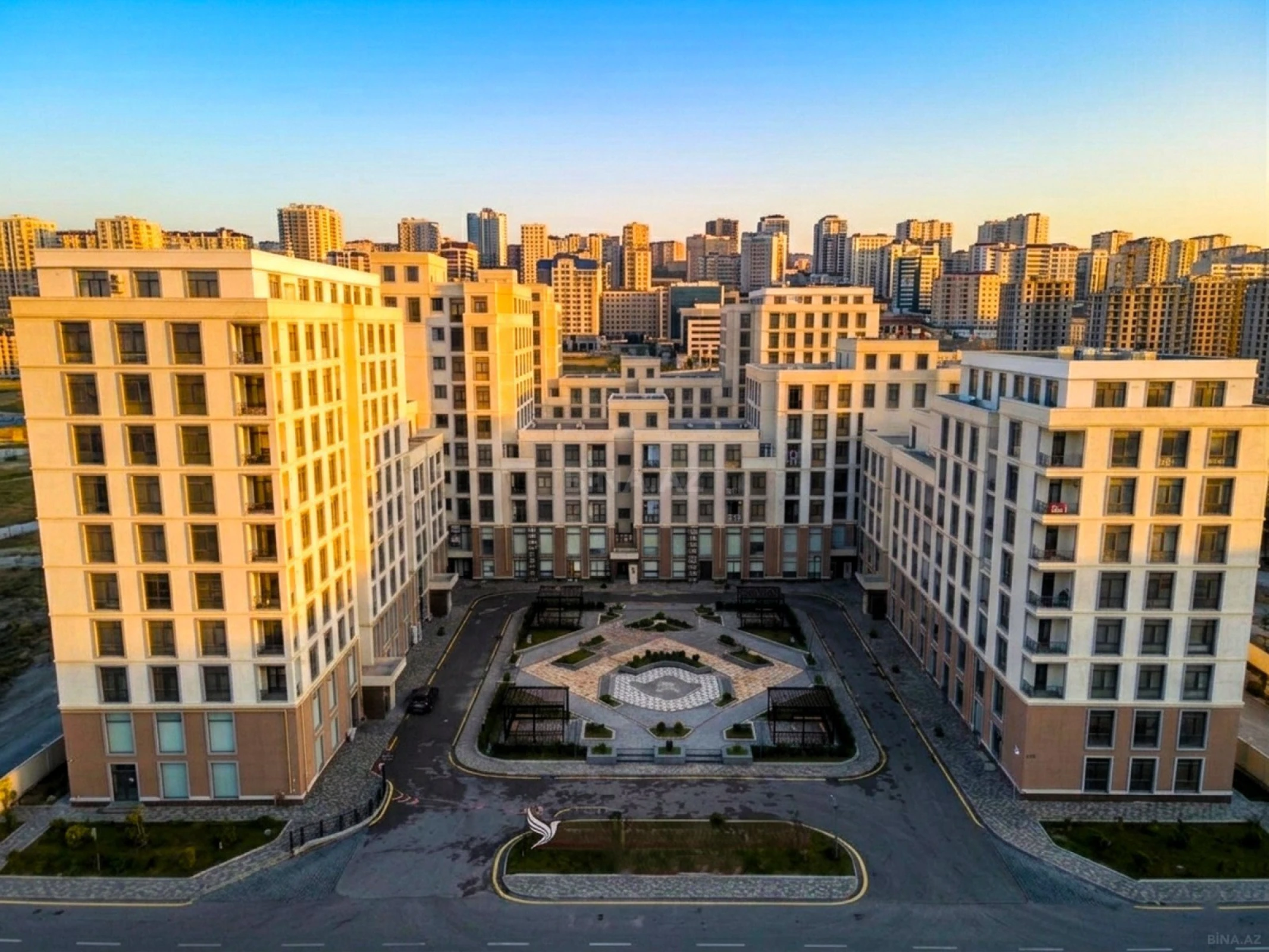 Satılır 5 otaqlı mənzil 185 m²