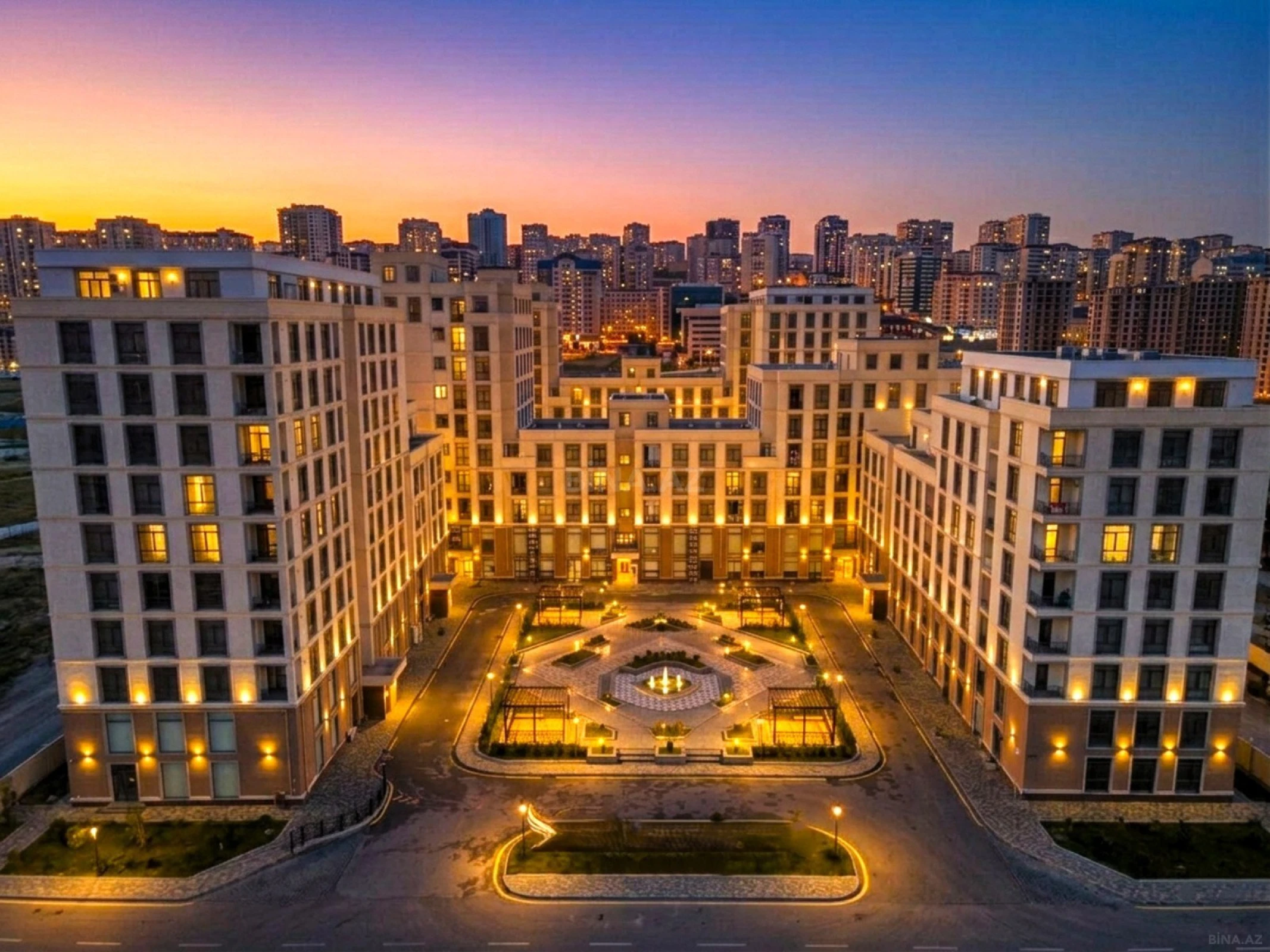 Satılır 5 otaqlı mənzil 185 m²