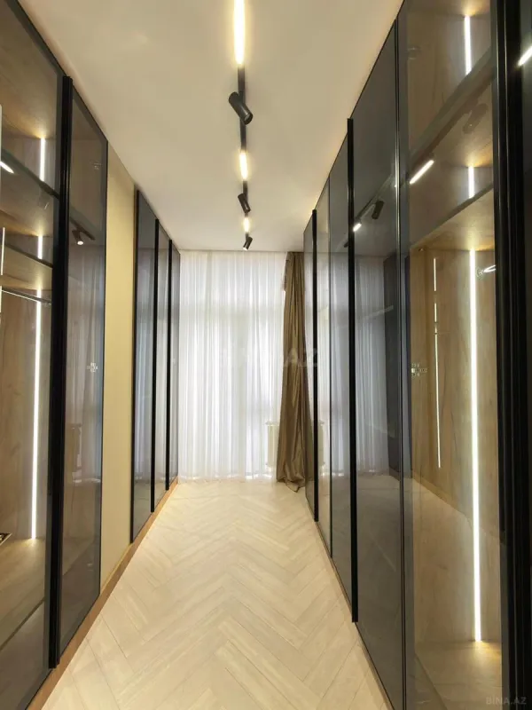 Satılır 5 otaqlı mənzil 185 m²