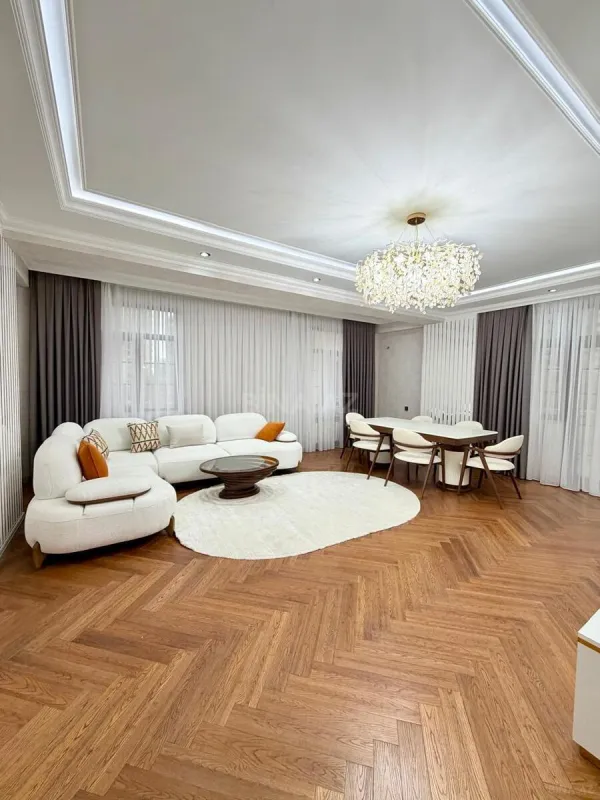 Satılır 3 otaqlı mənzil 140 m²
