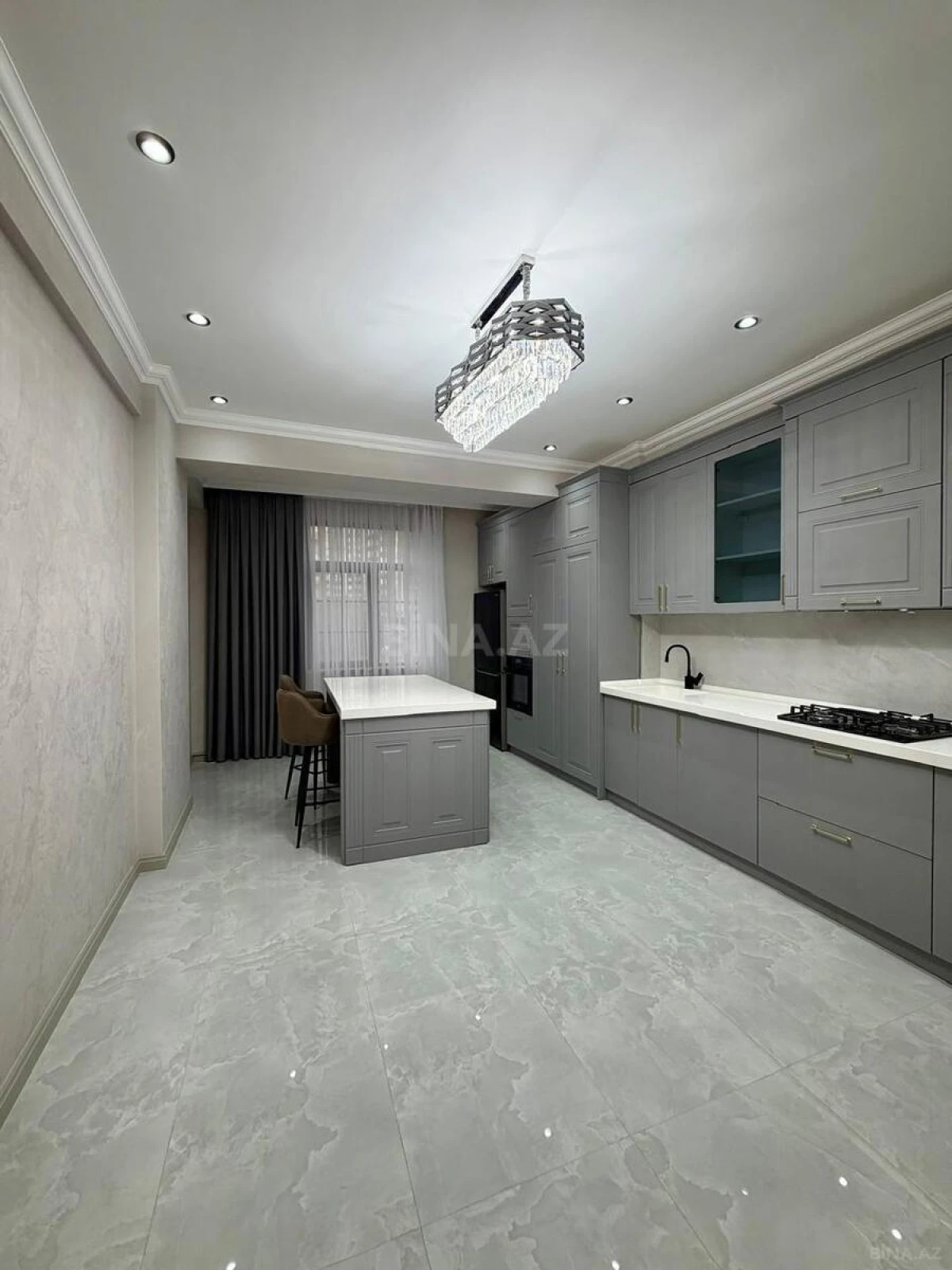 Satılır 3 otaqlı mənzil 140 m²
