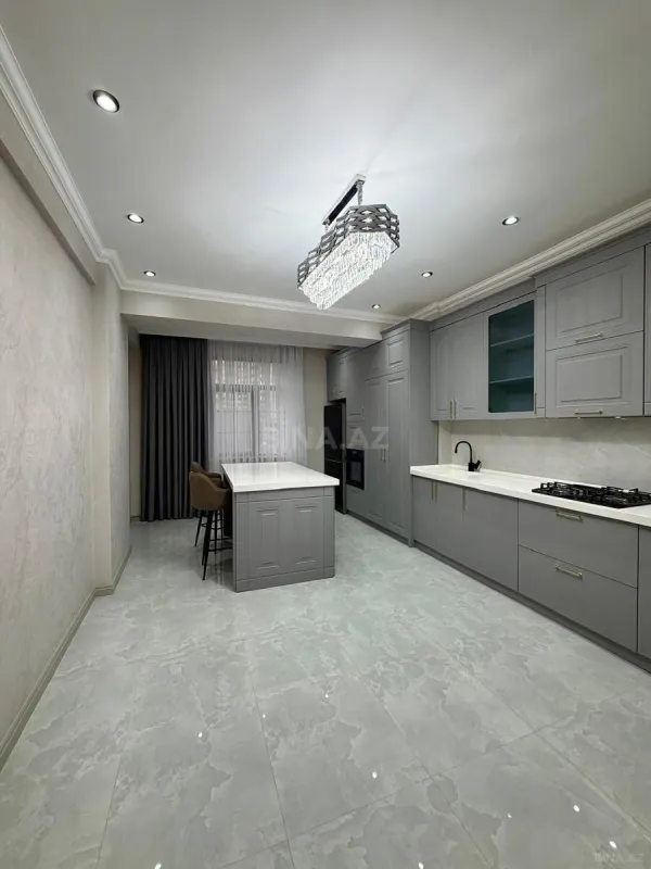 Satılır 3 otaqlı mənzil 140 m²