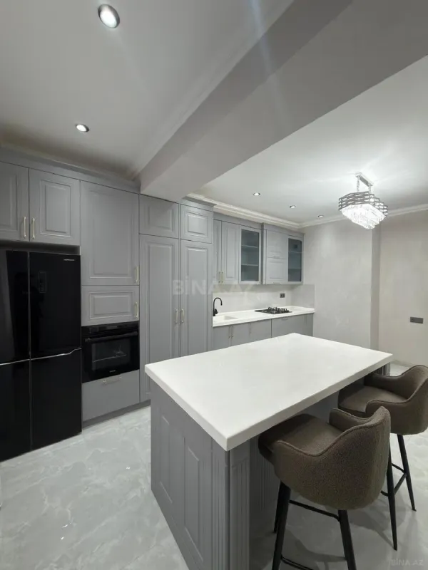 Satılır 3 otaqlı mənzil 140 m²