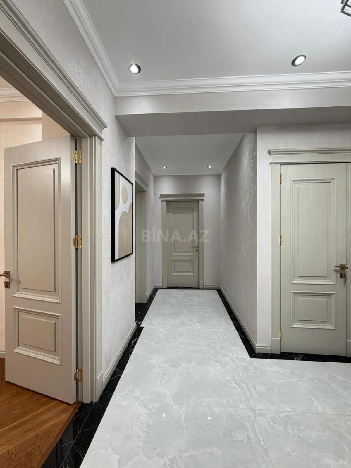 Satılır 3 otaqlı mənzil 140 m²