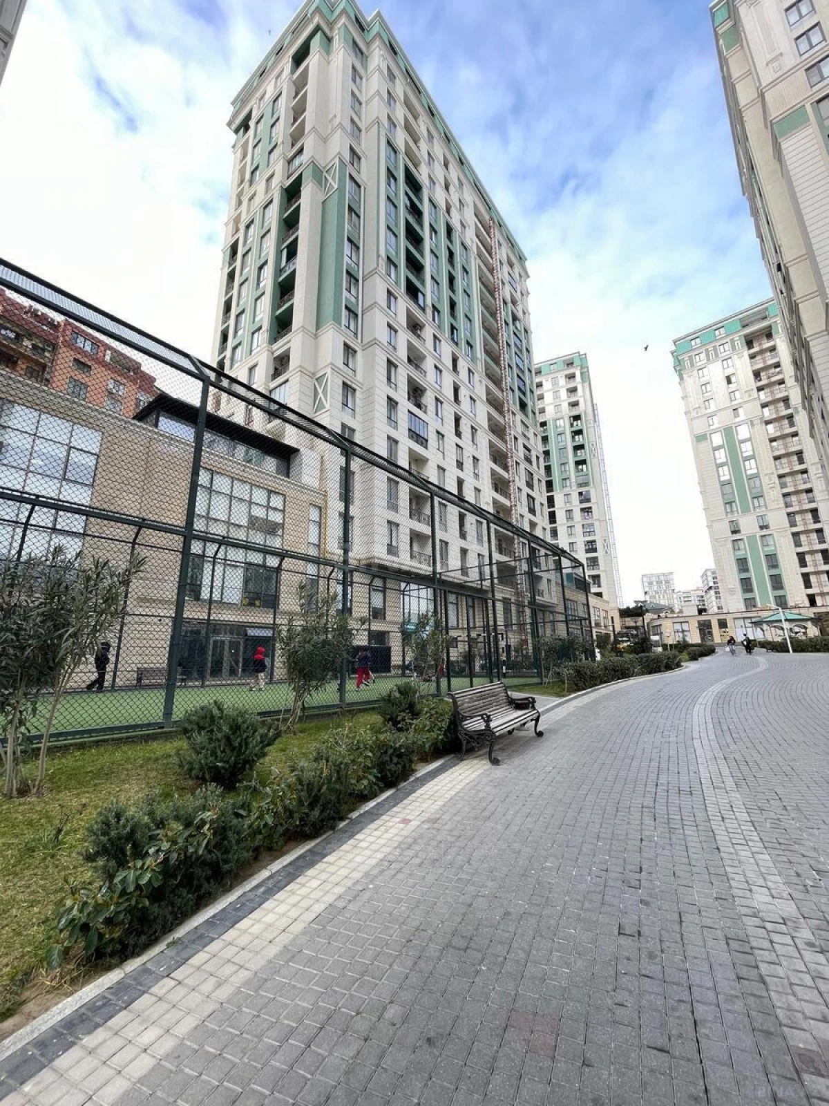 Satılır 2 otaqlı mənzil 92 m²