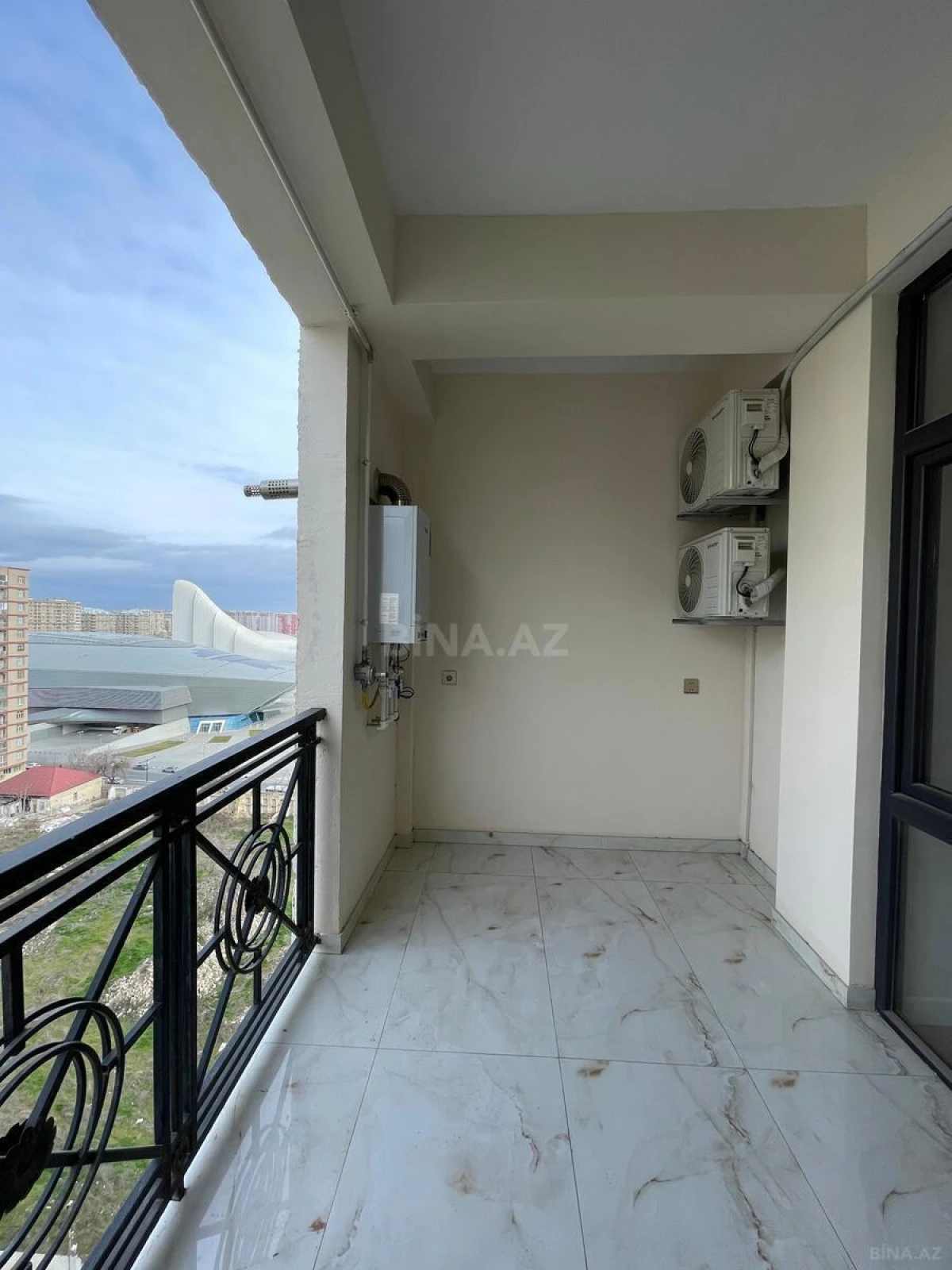 Satılır 2 otaqlı mənzil 92 m²