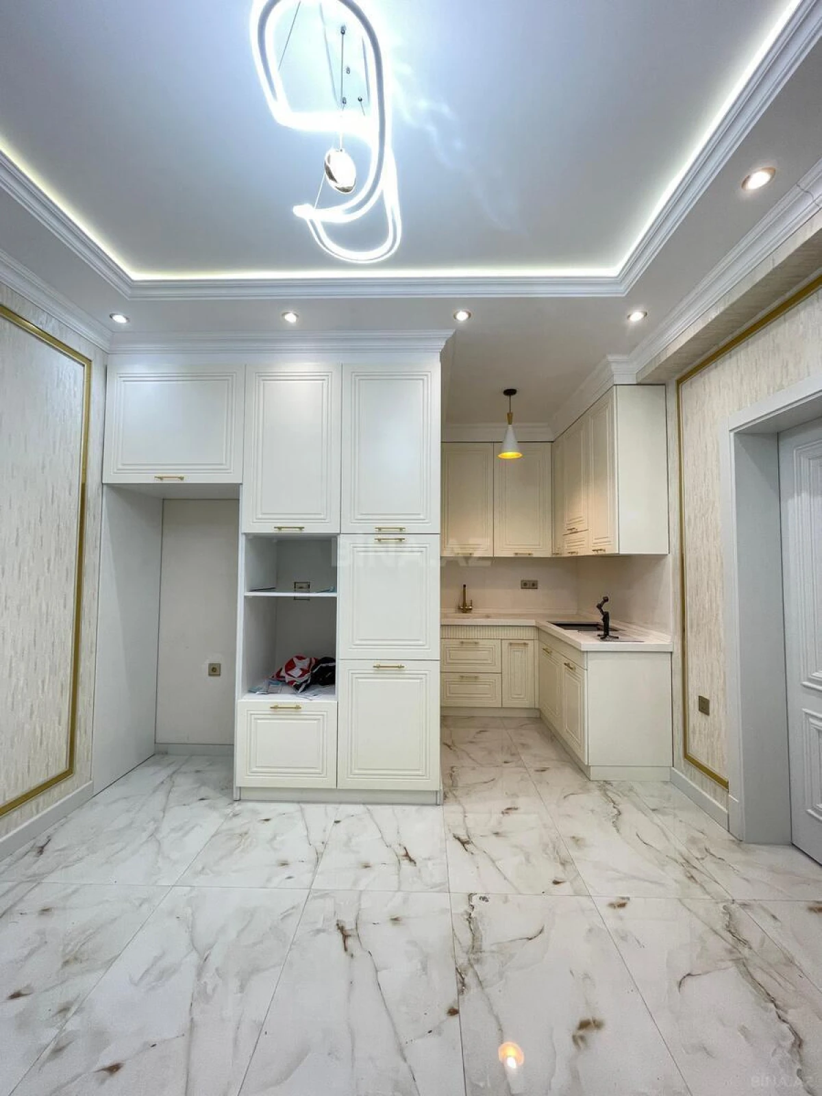 Satılır 2 otaqlı mənzil 92 m²