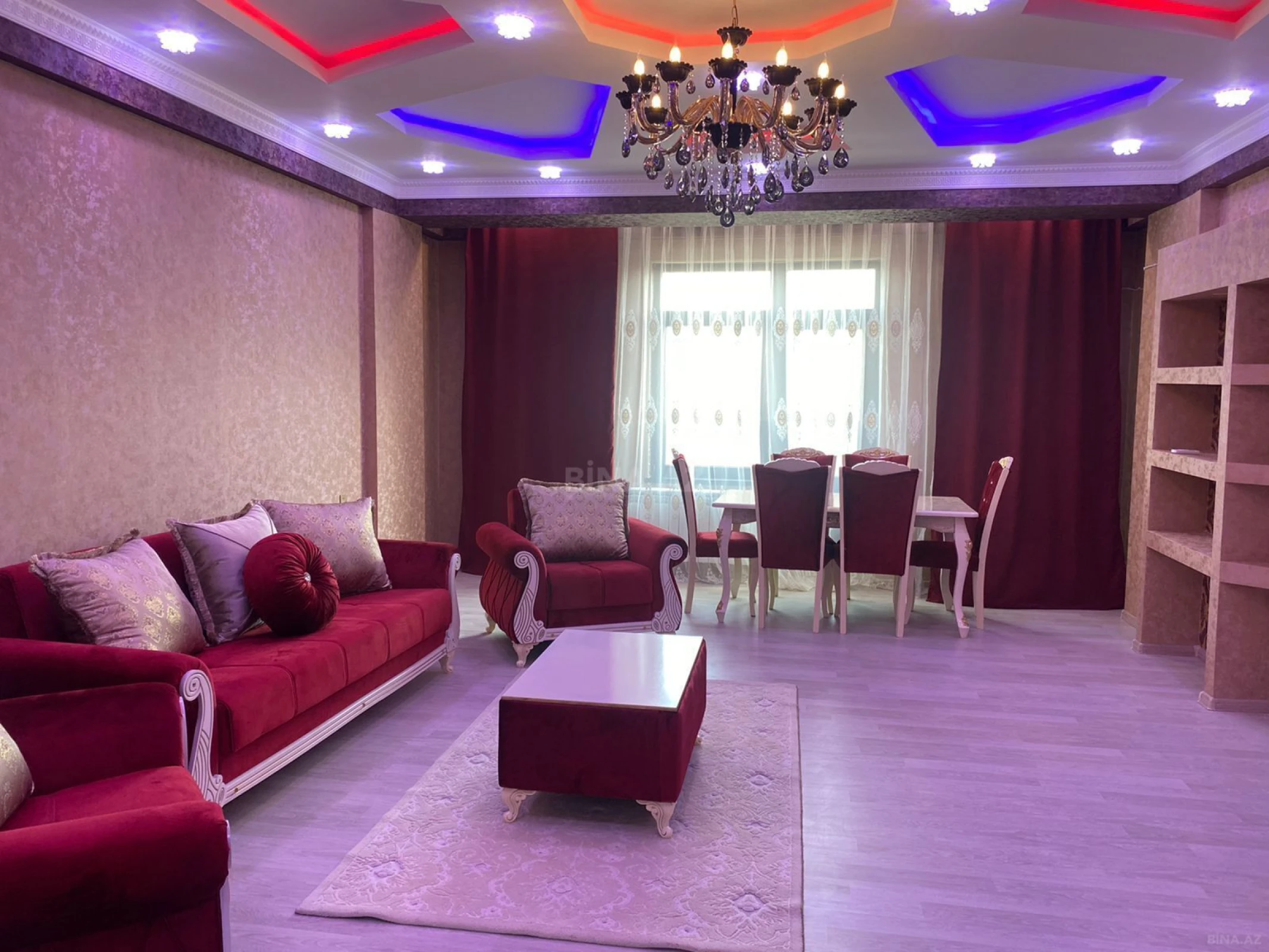 Kirayə verilir 3 otaqlı mənzil 150 m²