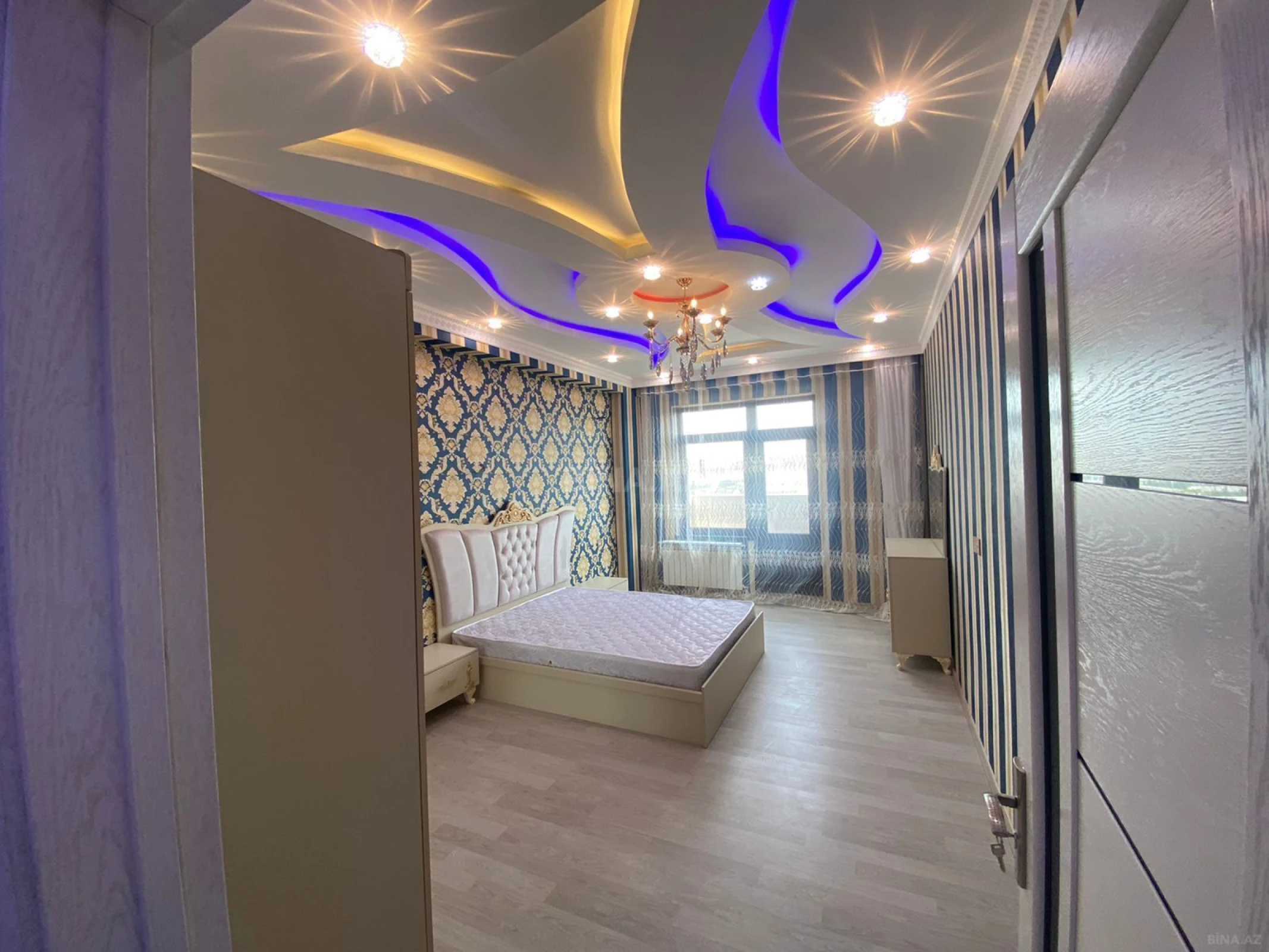 Kirayə verilir 3 otaqlı mənzil 150 m²