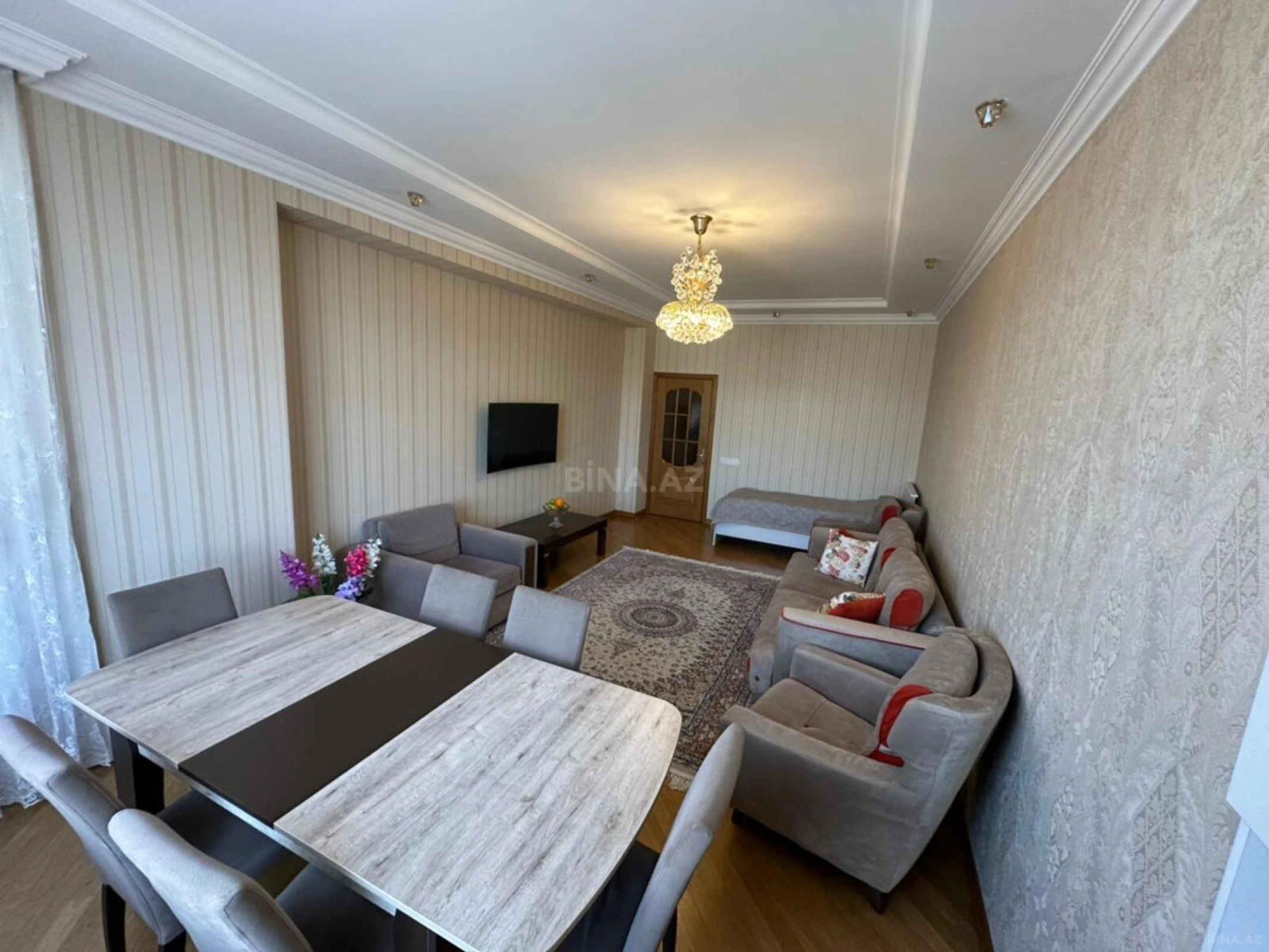 Satılır 2 otaqlı mənzil 103 m²