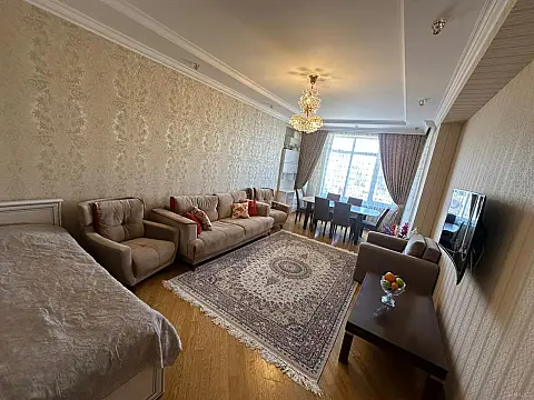 Satılır 2 otaqlı mənzil 103 m²