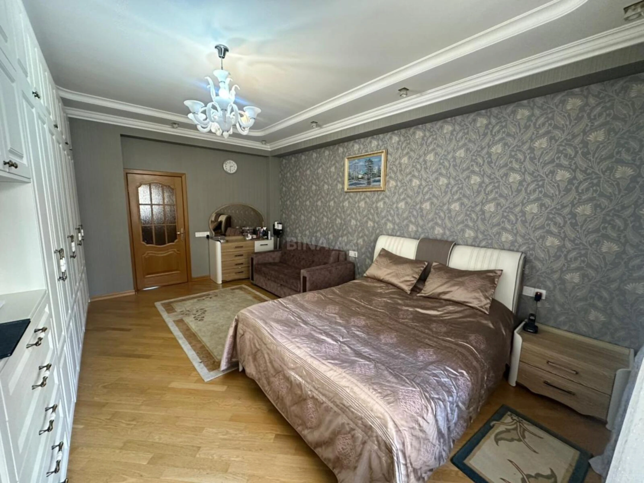 Satılır 2 otaqlı mənzil 103 m²