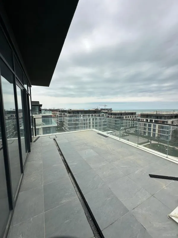 Satılır 4 otaqlı mənzil 220 m²