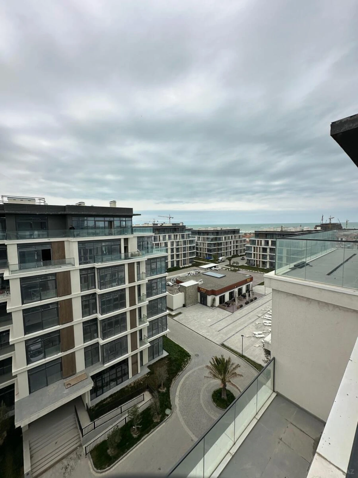 Satılır 4 otaqlı mənzil 220 m²