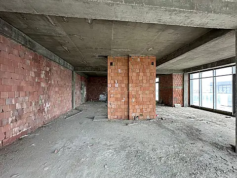 Satılır 4 otaqlı mənzil 220 m²