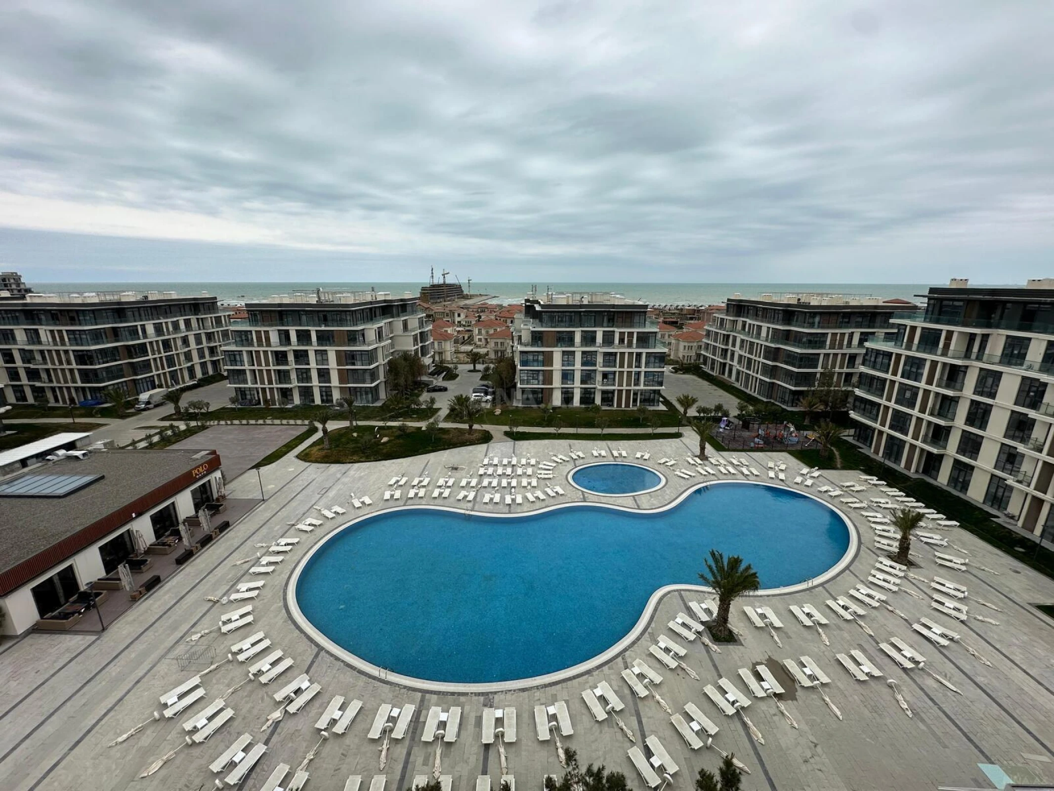 Satılır 4 otaqlı mənzil 220 m²