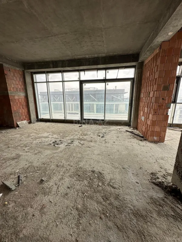 Satılır 4 otaqlı mənzil 220 m²