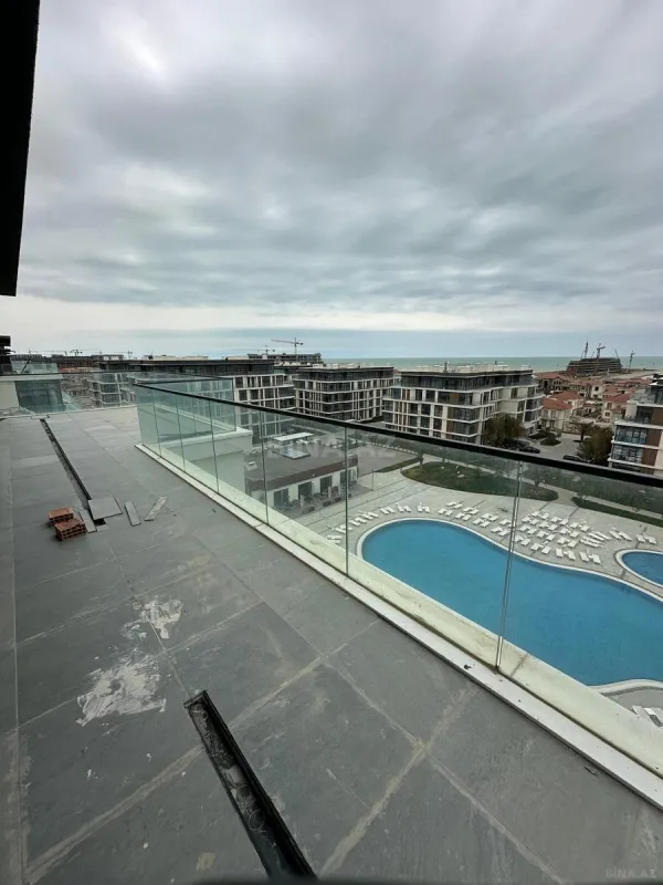 Satılır 4 otaqlı mənzil 220 m²