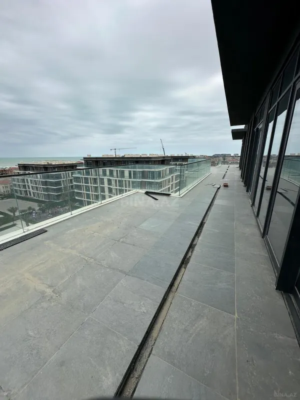 Satılır 4 otaqlı mənzil 220 m²