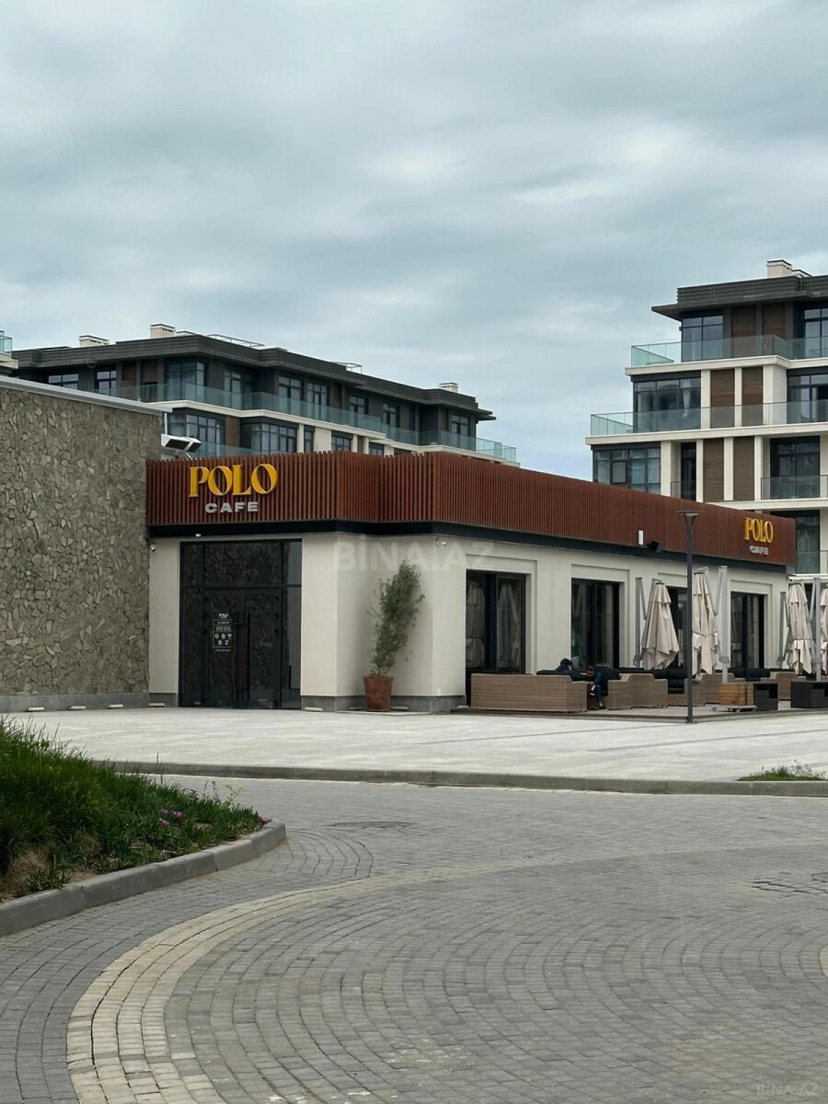 Satılır 4 otaqlı mənzil 220 m²