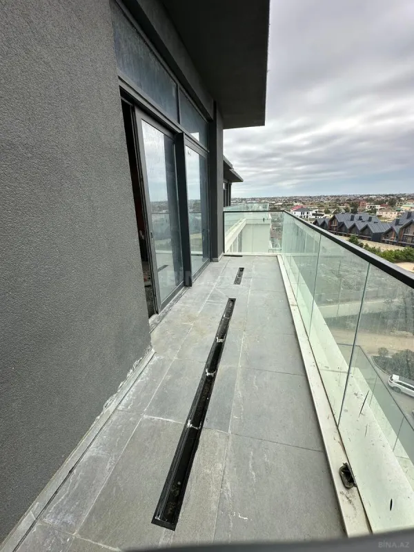 Satılır 4 otaqlı mənzil 220 m²