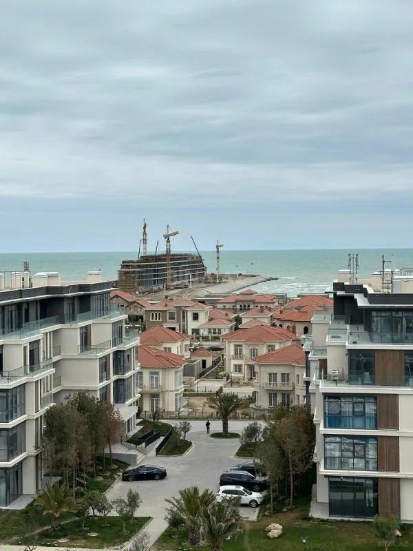 Satılır 4 otaqlı mənzil 220 m²