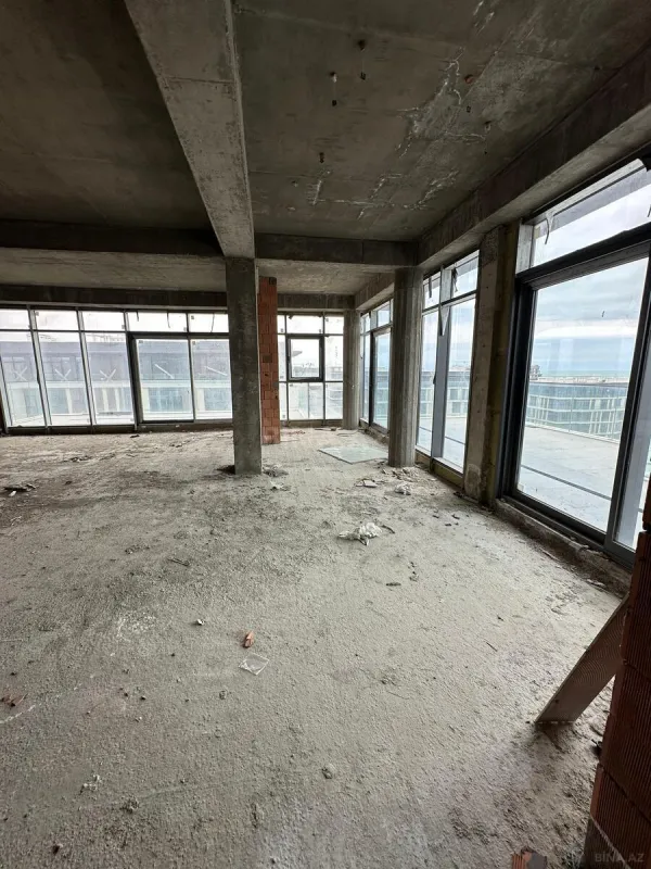 Satılır 4 otaqlı mənzil 220 m²