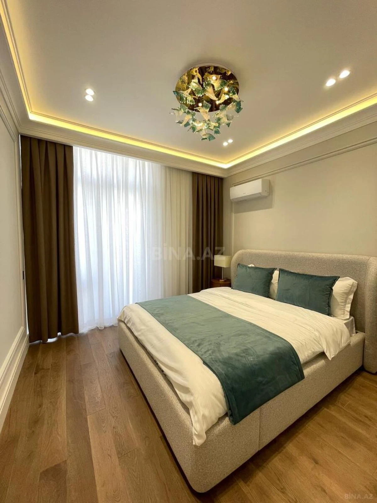 Satılır 3 otaqlı mənzil 125 m²