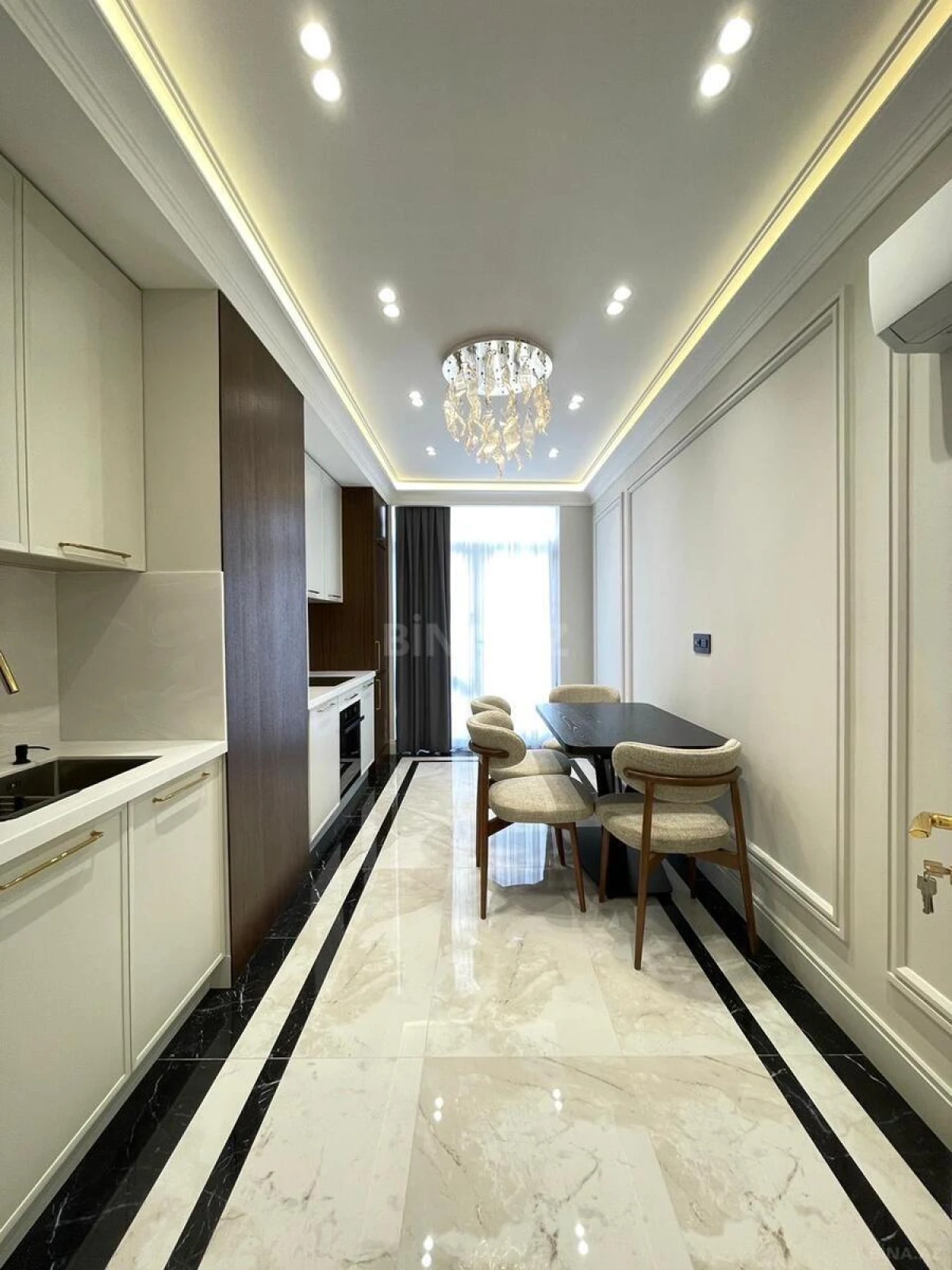 Satılır 3 otaqlı mənzil 125 m²