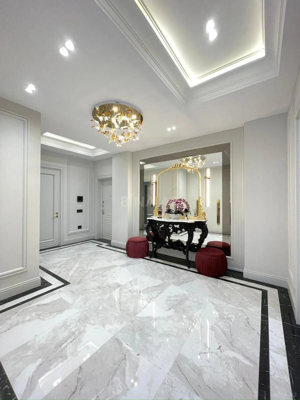 Satılır 3 otaqlı mənzil 125 m²