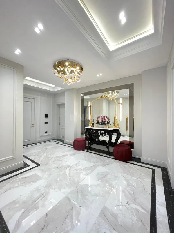 Satılır 3 otaqlı mənzil 125 m²