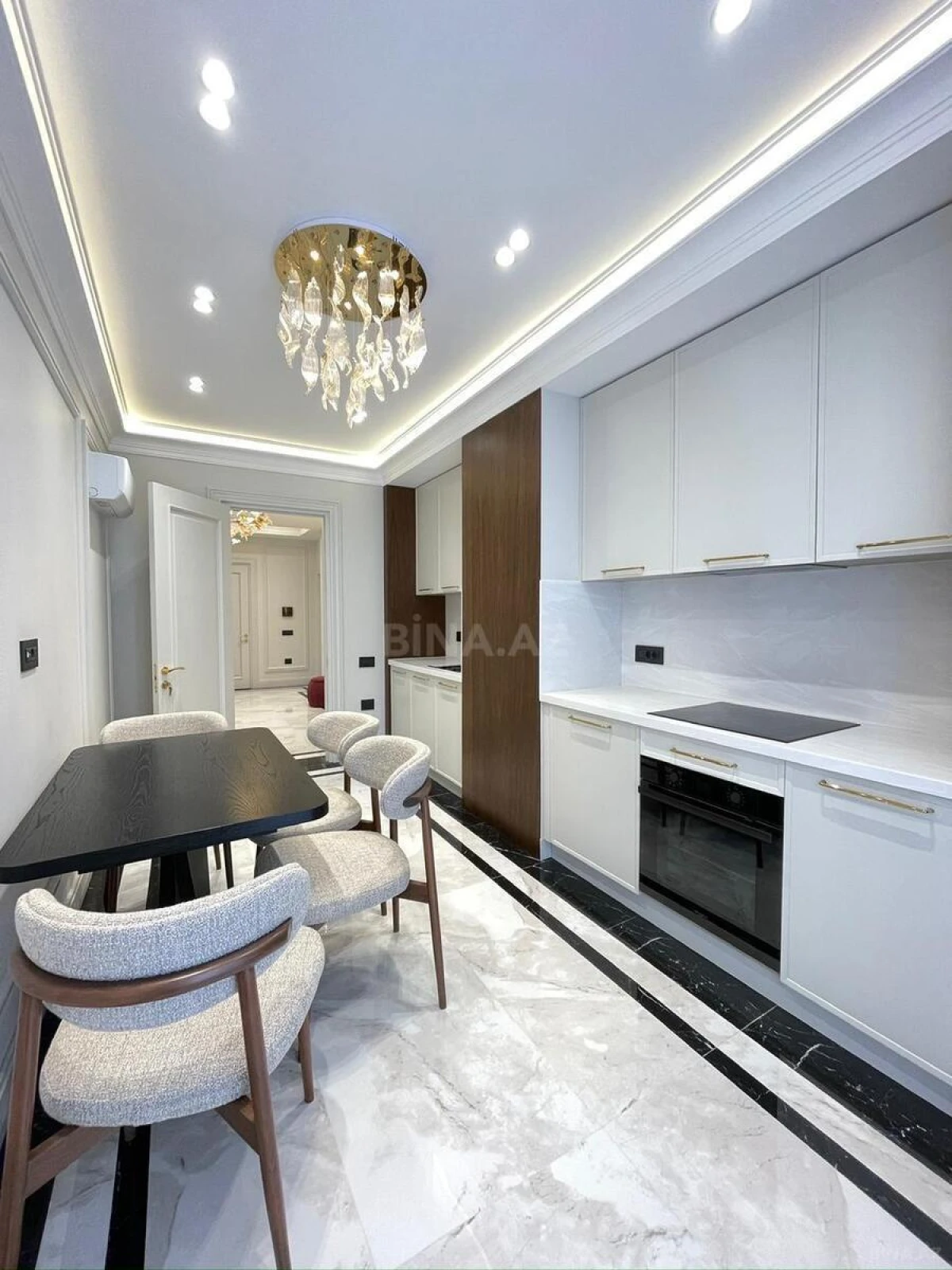 Satılır 3 otaqlı mənzil 125 m²