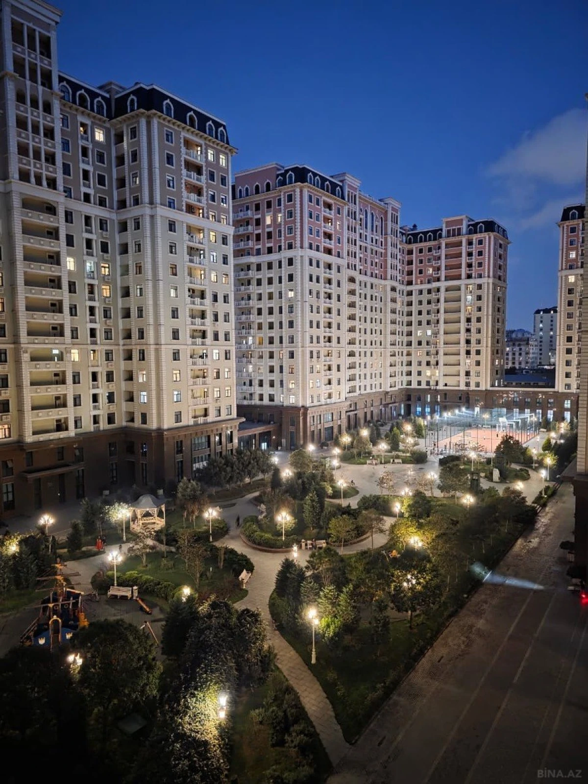 Satılır 2 otaqlı mənzil 87 m²