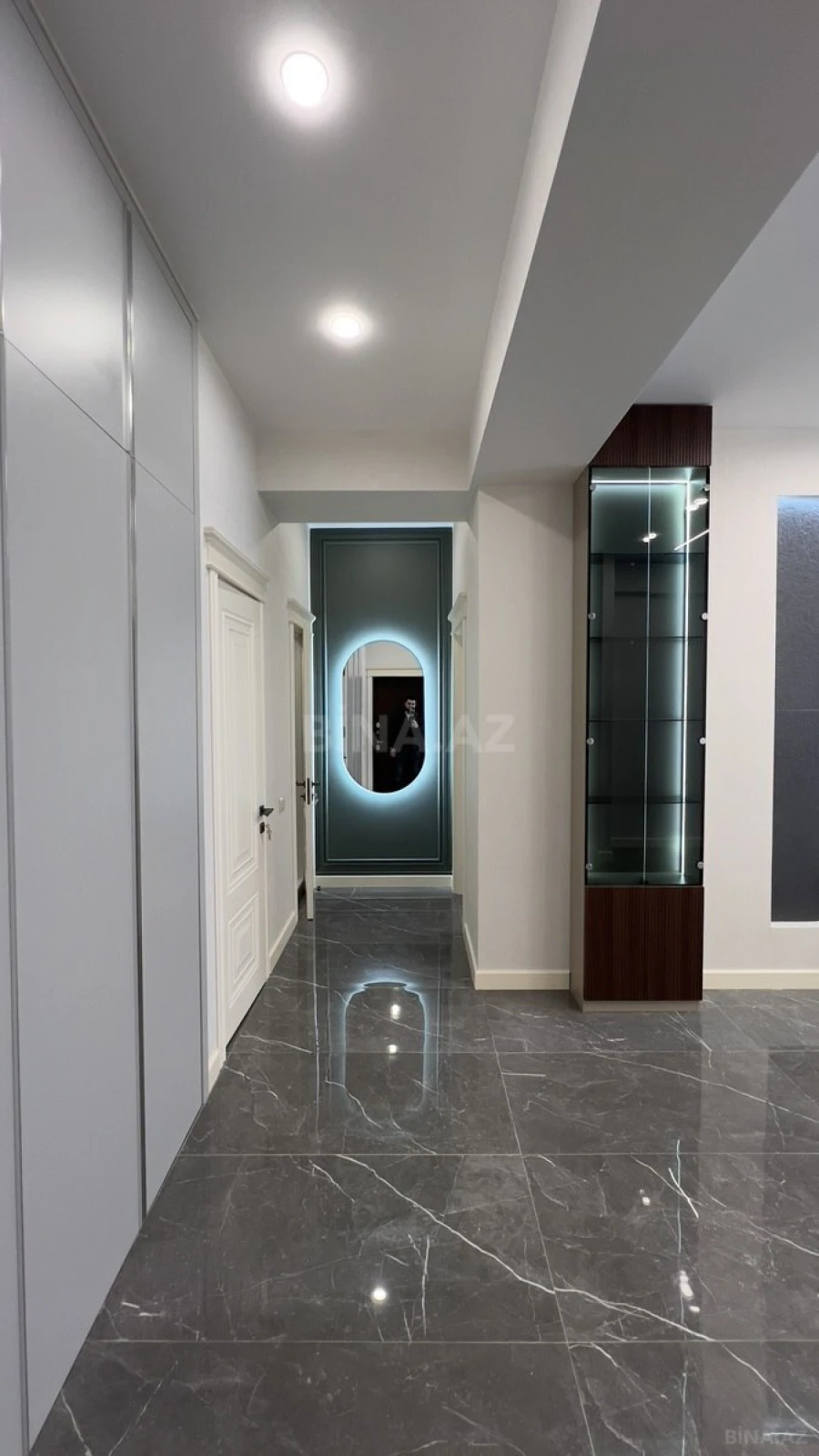 Satılır 2 otaqlı mənzil 87 m²