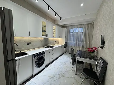 Satılır 2 otaqlı mənzil 90 m²