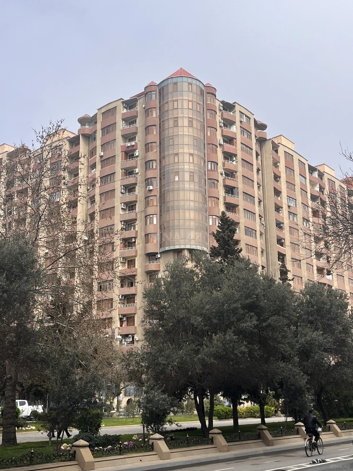 Satılır 3 otaqlı mənzil 103 m²