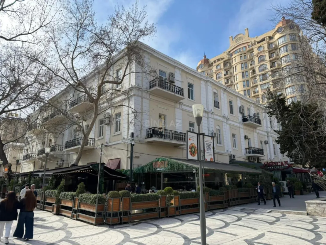 Kirayə verilir 4 otaqlı mənzil 200 m²