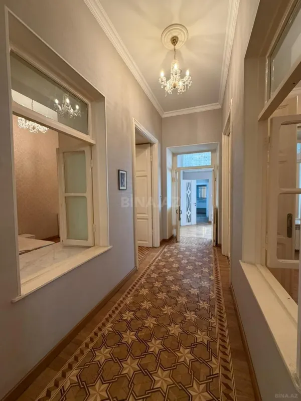 Kirayə verilir 4 otaqlı mənzil 200 m²