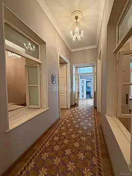 Kirayə verilir 4 otaqlı mənzil 200 m²