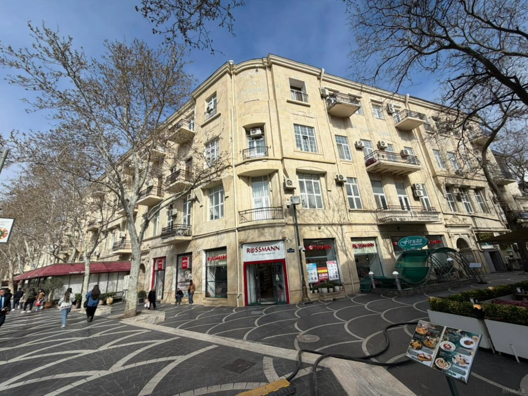 Kirayə verilir 4 otaqlı mənzil 200 m²