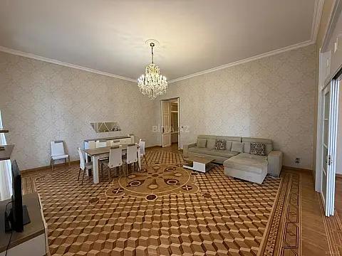 Kirayə verilir 4 otaqlı mənzil 200 m²