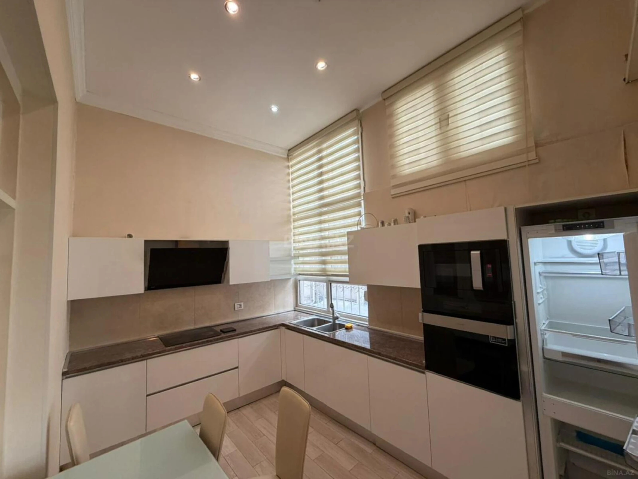 Kirayə verilir 4 otaqlı mənzil 200 m²