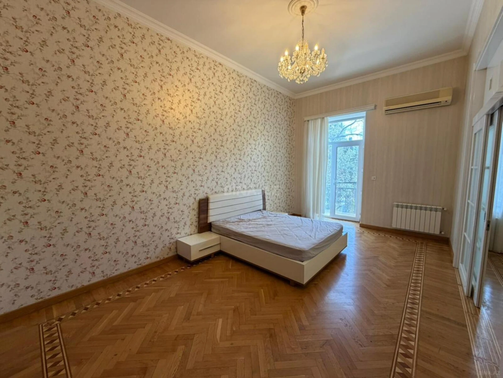 Kirayə verilir 4 otaqlı mənzil 200 m²